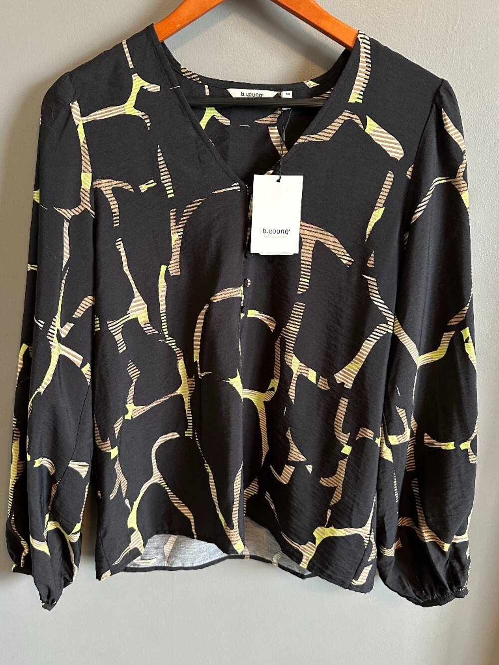 B.Young Black blouse Women's size 36 (8) New with tags
